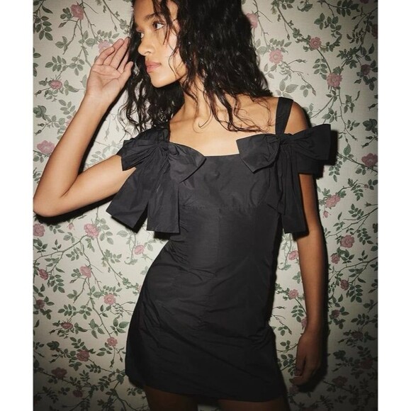 Kimchi Blue Black Monet Mini Dress Size Large - Picture 1 of 9